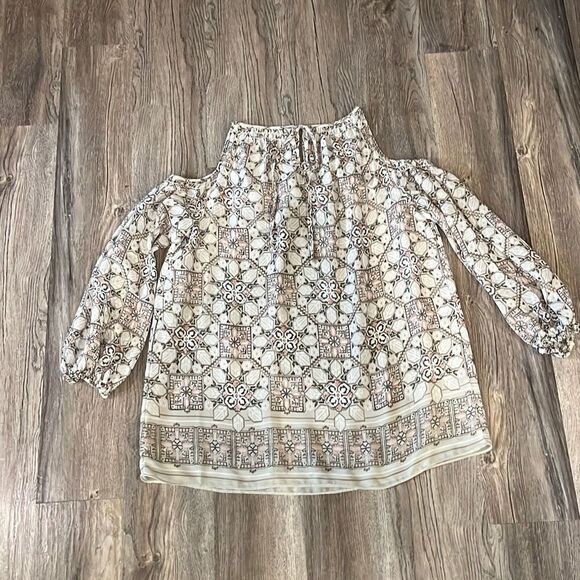 Max Studio Edit Cold Shoulder Top Size Medium - Picture 3 of 5